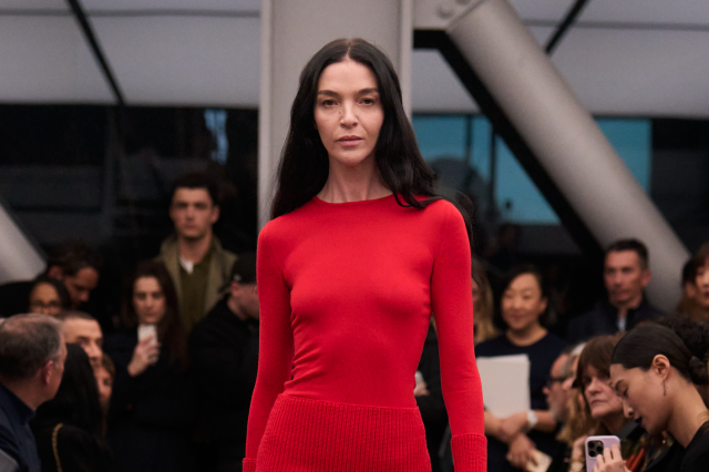 مجموعة ALAÏA صيف وخريف 2026... بورتريه الدار في أزيائها