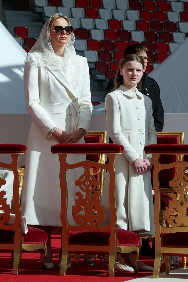 الأميرة شارلين وابنتها تتألقان بفستانين متشابهين من إيلي صعب