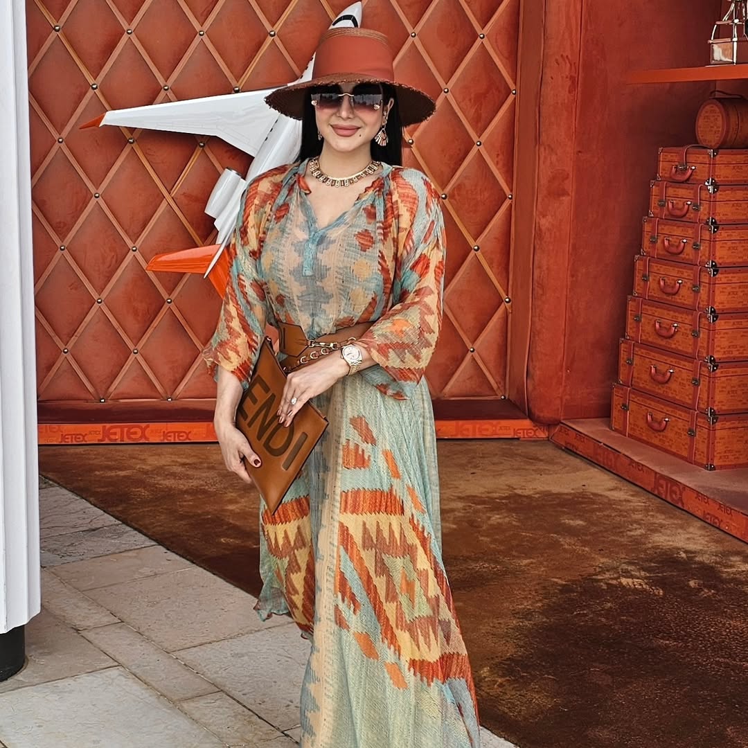 لجين عمران تختار صيحة الجلد الفاخرة لتنسيق إطلالتها