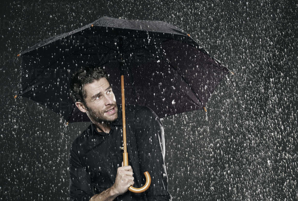 رؤية المطر في المنام للرجل