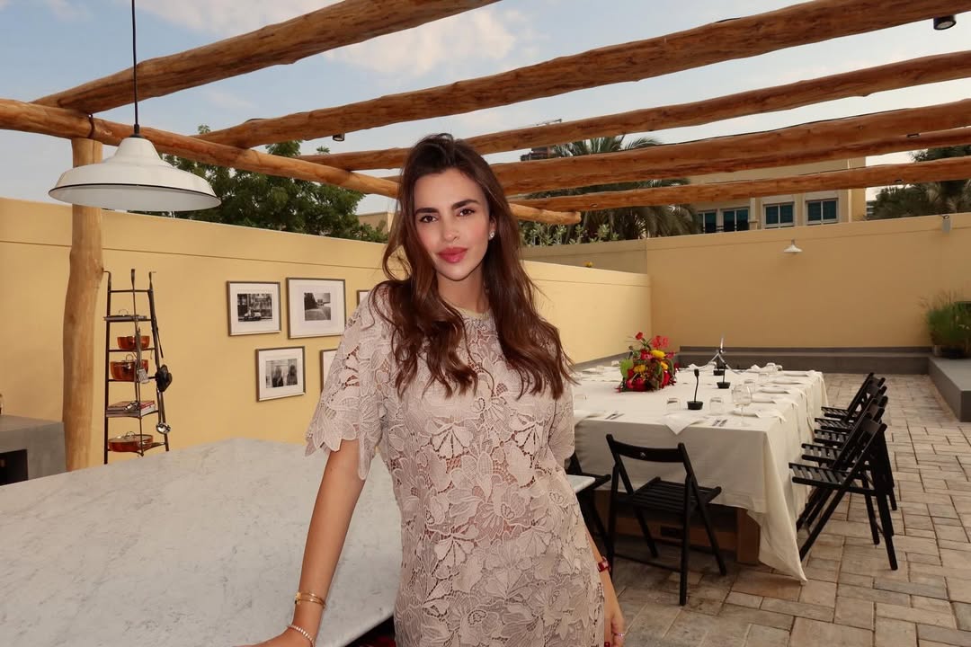 استوحي إطلالات الربيع من أسلوب زين قطامي الناعم