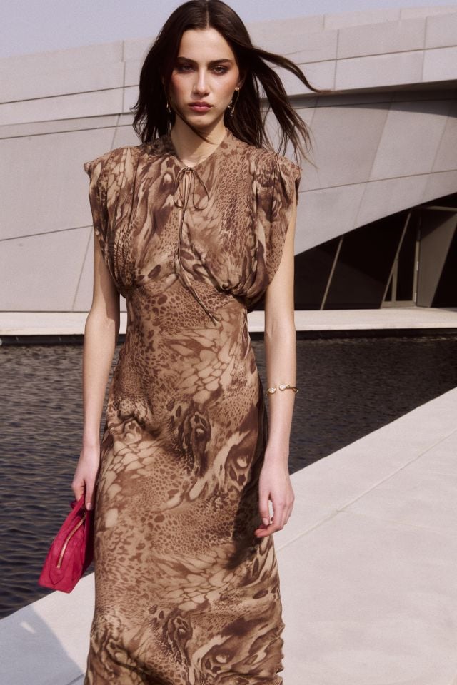 Harvey Nichols من مجموعة يوم الزفاف