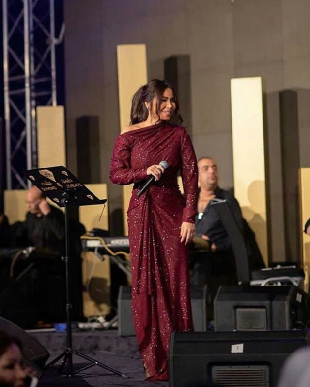 شيرين عبد الوهاب... رحلة أناقة مليئة بالصيحات الجريئة