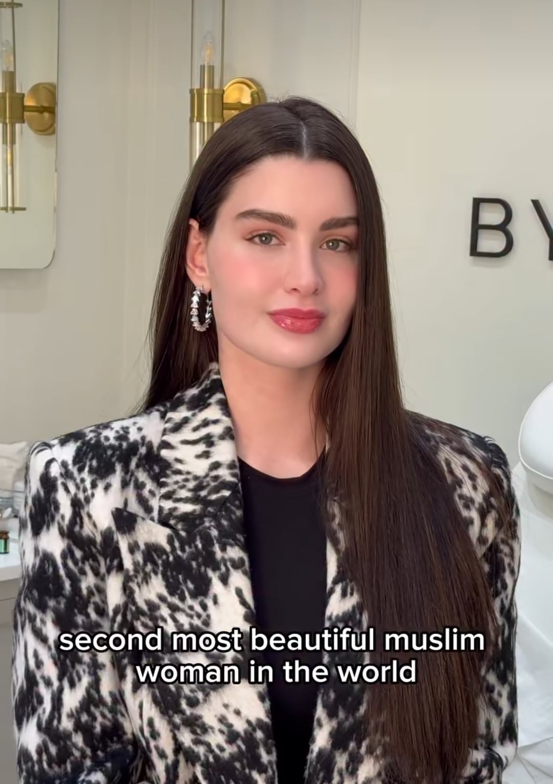 منشور روان بن حسين يستعرض ملامحها الجميلة منشور روان بن حسين يستعرض ملامحها الجميلة