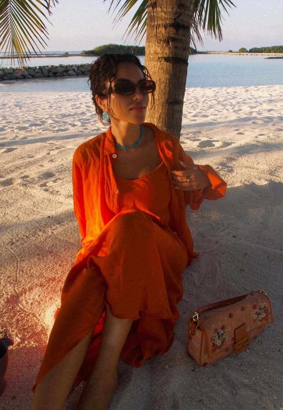 نجود الرميحي وأسلوب محتشم في اختيار الإطلالات