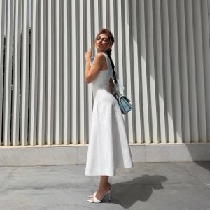 ميريام فارس تختار فستاناً أنيقاً واكسسوارات بسيطة