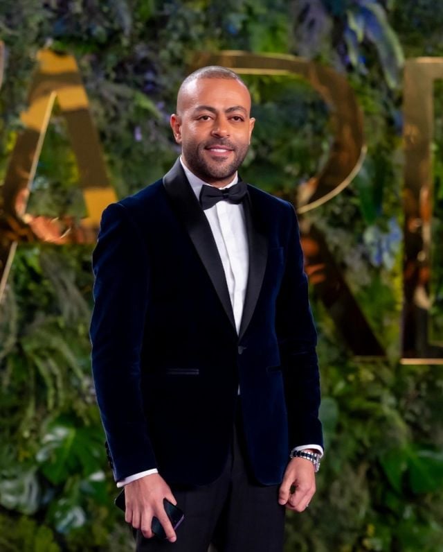 تامر عاشور وأحمد سعد يتبادلان التعليقات الطريفة على 