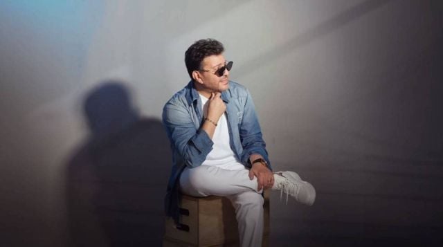 من باريس.. زوجة هاني شاكر تكذّب صورة المستشفى المفبركة... وحالته تتجه للاستقرار