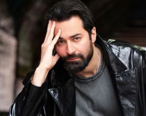  أحمد حاتم يكشف سبب ظهوره ببدلة زفاف (فيديو)