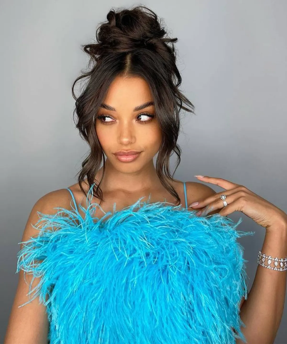 تسريحات رفع شعر طويل