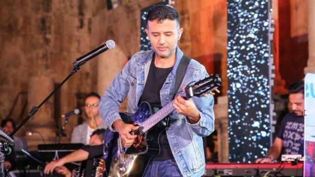 حمزة نمرة: كل مَن حولي يتعبون معي في اختيار الأغاني