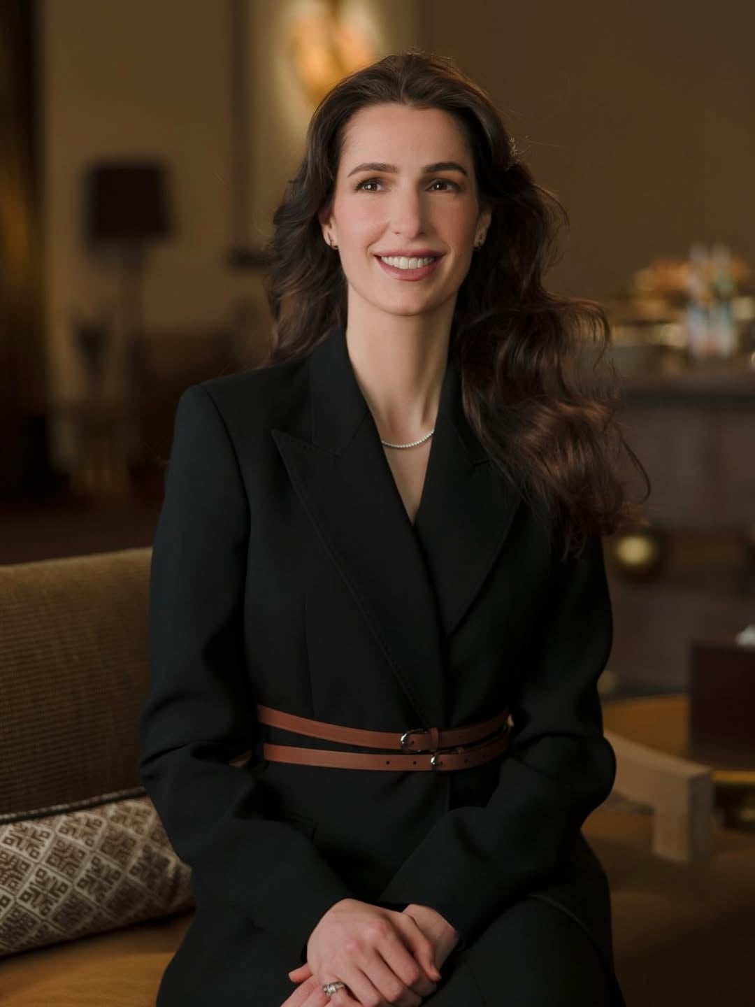 الأميرة رجوة الحسين تحتفل بعيد ميلادها الثاني والثلاثين بصورة أنيقة