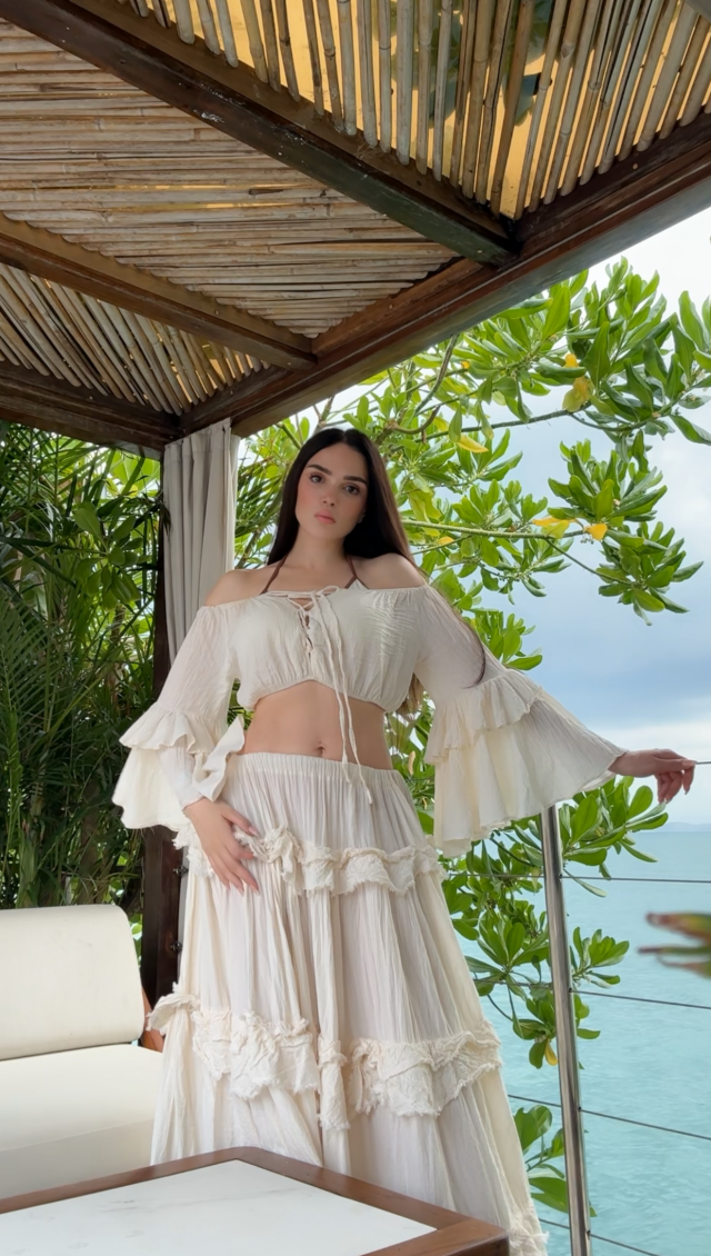 الفنانة لينا دياب