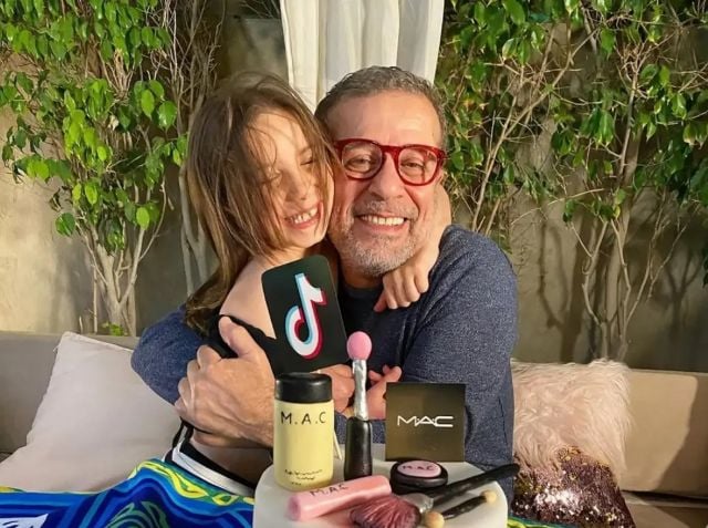 شريف منير وحفيدته