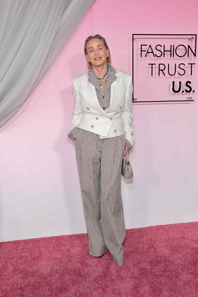 شارون ستون بتصميم Dolce & Gabbana