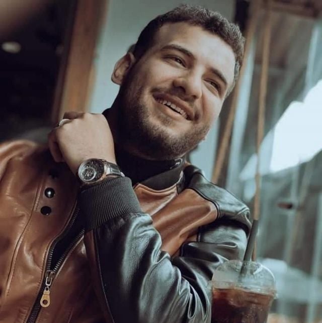  مسلم يكشف حقيقة ارتدائه ملابس نسائية في حفله الأخير