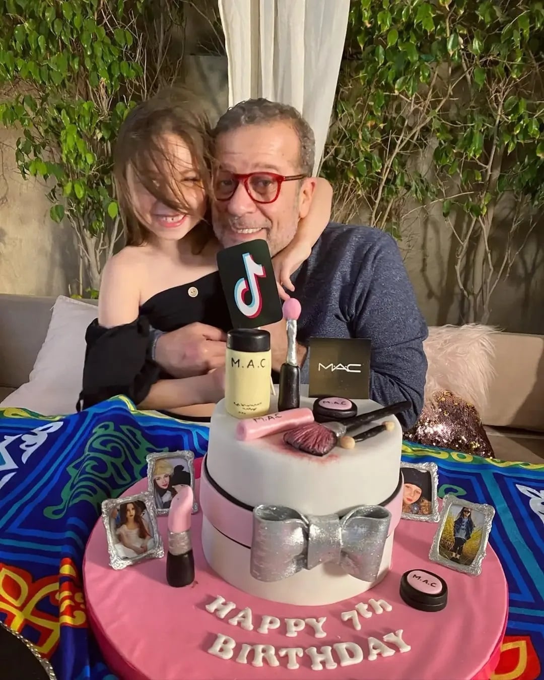 شريف منير يوجّه رسالة حانية لحفيدته في يوم ميلادها