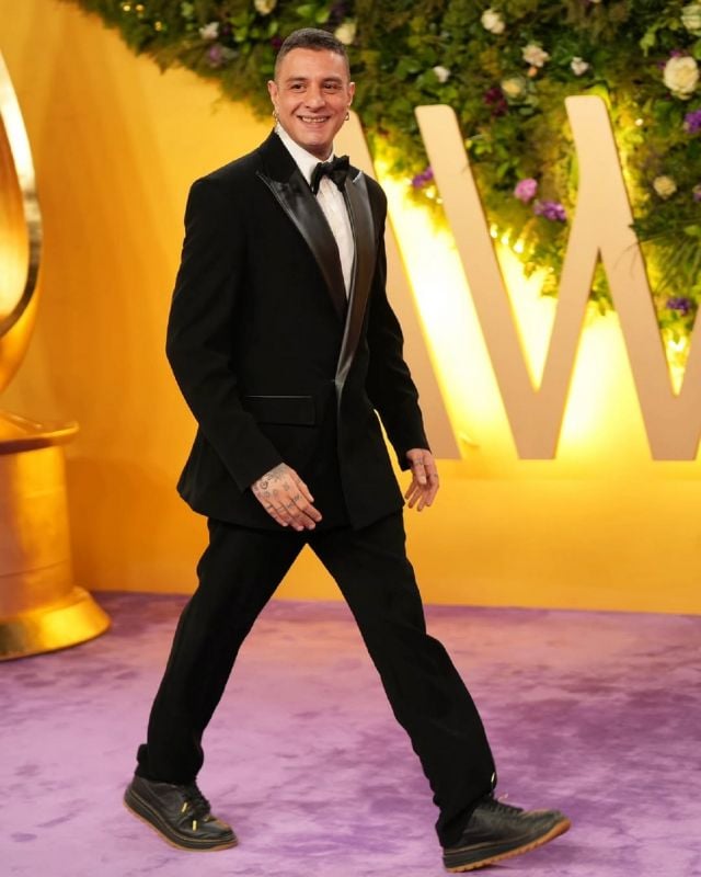 أحمد الفيشاوي بلفتة إنسانية مع الطفلة بطلة 