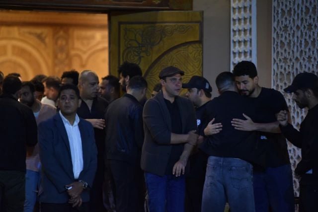 محمد إمام يواسي حمدي الميرغني في العزاء