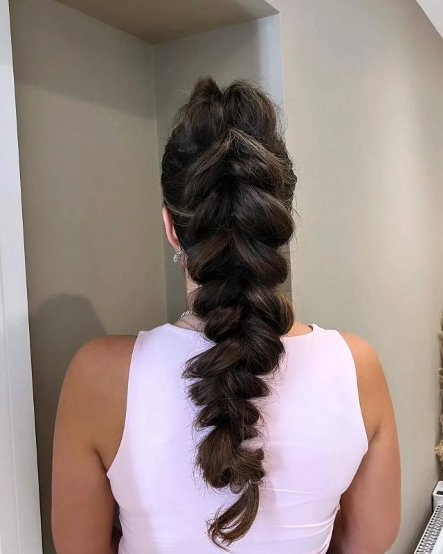 تسريحة ضفيرة ذيل السمكة الفوضوية