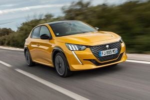 رؤية السيارة في المنام ومعانيها العميقة في مسار الحياة