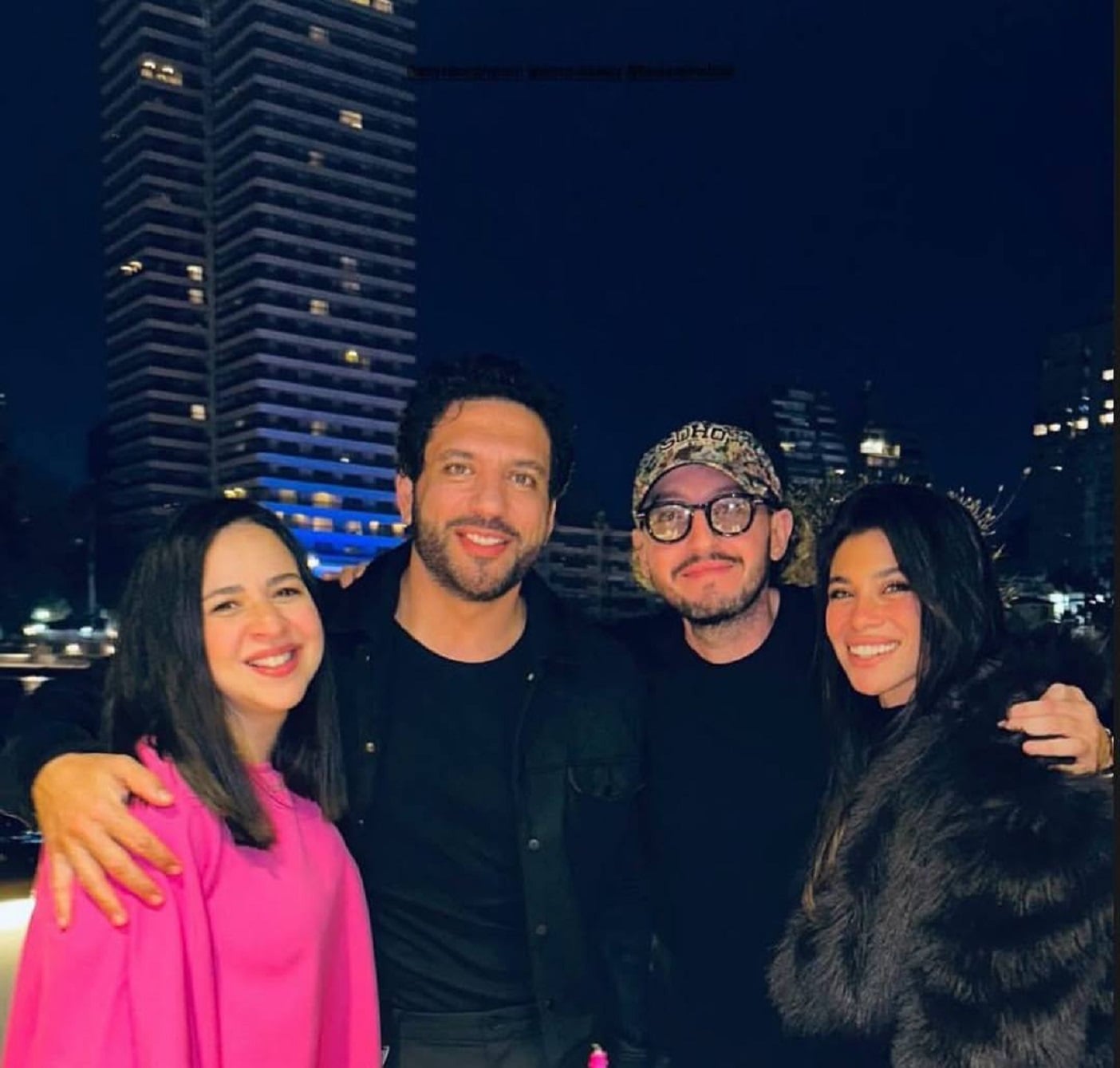 إيمي سمير غانم وحسن الرداد مع أصدقائهما