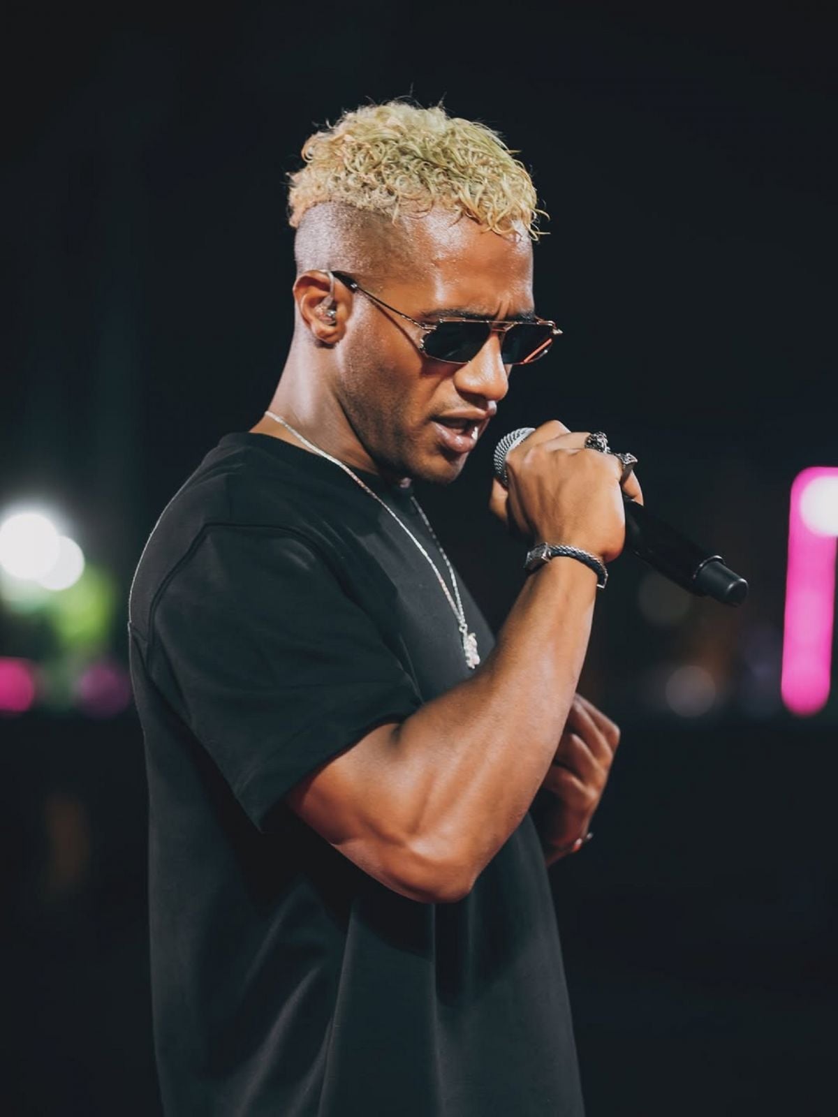 إلزام محمد رمضان بدفع عشرة آلاف جنيه لمهندس صوت شتمه على المسرح 