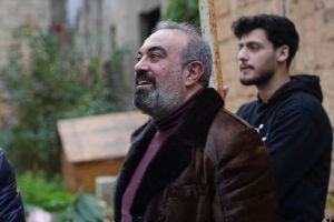 أسامة الحمد يحسم الجدل: مسلسل "كبتاغون" لا يزال في مرحلة النص