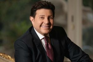 عادل حمودة يفاجئ جمهور هاني شاكر بوفاته وعودته للحياة