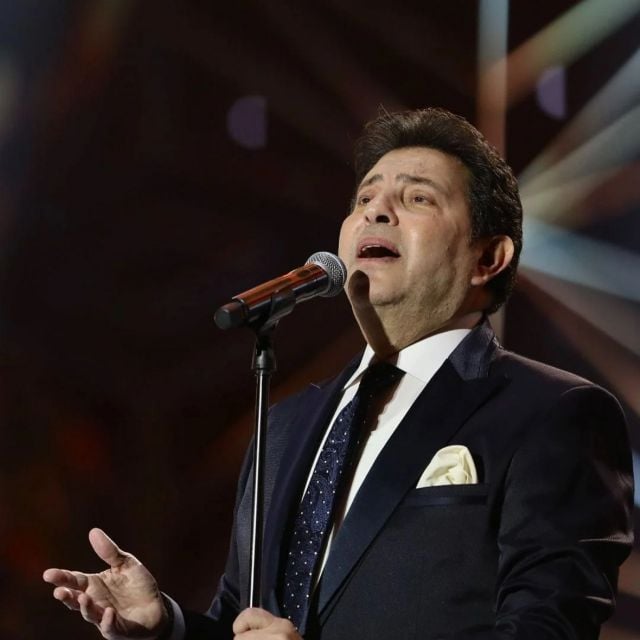 رسائل مؤثرة من نجوم الفن لدعم هاني شاكر في وعكته الصحية