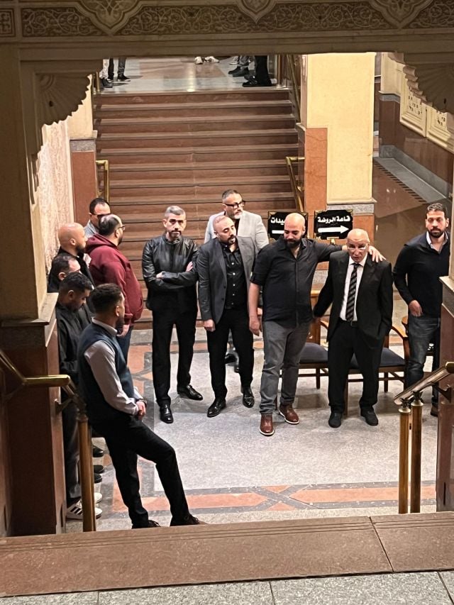 حاتم صلاح يتلقى العزاء