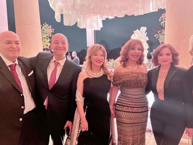 إلهام شاهين مع لميس الحديدي وهالة سرحان والشقيقين عمرو وعماد أديب