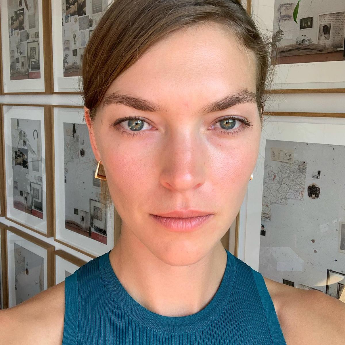 العيون المتباعدة