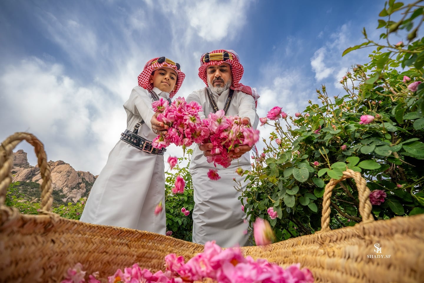 مهرجان يعطر القلوب قبل الأماكن