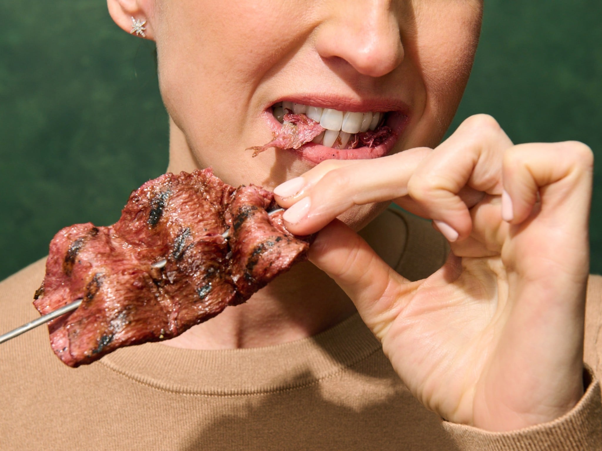 اكل اللحم في المنام للعزباء