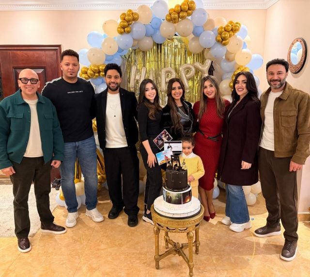 أحمد جمال وفرح الموجي مع جنات ومي فاروق ومحمد العمروسي ورنا سماحة