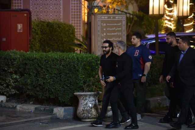 أحمد حمي في طريقه للعزاء