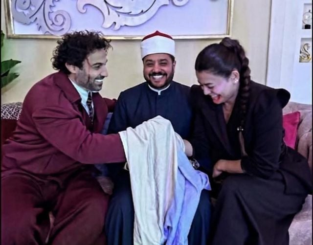 صورة لأحمد فهمي وأسماء جلال تشعل مواقع التواصل الاجتماعي