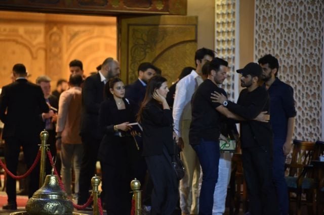 دنيا سمير غانم ورامي رضوان يغادران العزاء