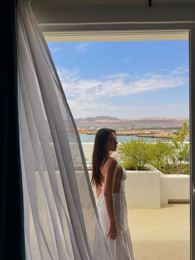 ياسمين قطامي في الإطلالة الثالثة 