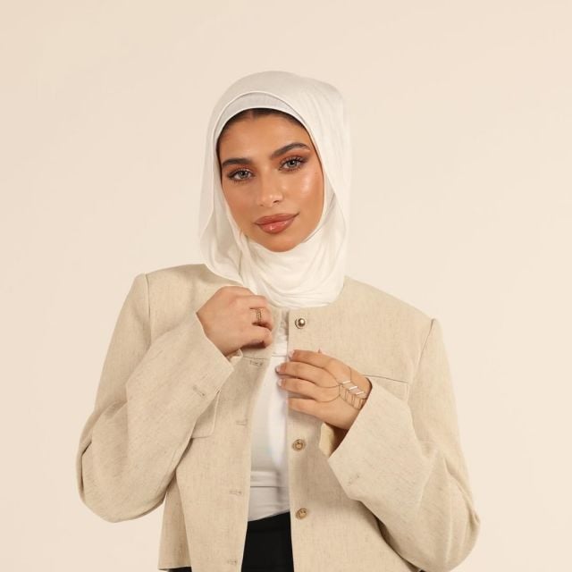 رهف العنزي تفاجئ الجميع بصورها بالحجاب