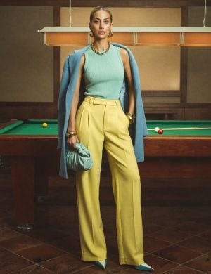 موديل روز تخطف الأنظار بإطلالات مختلفة في "كوتشيلا"