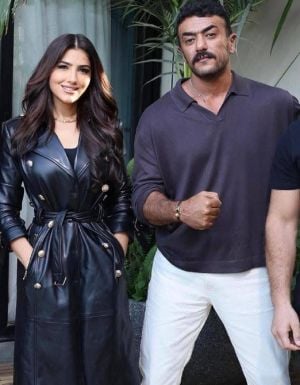  أحمد العوضي ومي عمر يشوّقان الجمهور لفيلمهما الجديد (فيديو)