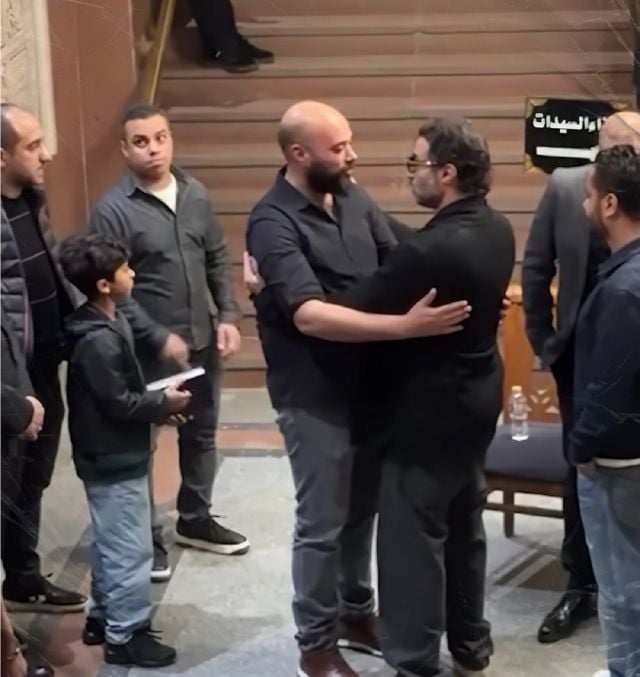 أحمد فهمي يقدم واجب العزاء