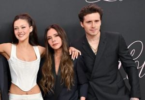 فيكتوريا بيكهام تخرج عن صمتها حول الخلاف مع ابنها بروكلين ونيكولا بيلتز