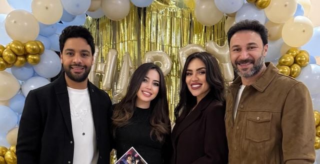 أحمد جمال يتلقى مفاجأة سعيدة من زوجته وزملائه في يوم ميلاده (فيديو وصور)