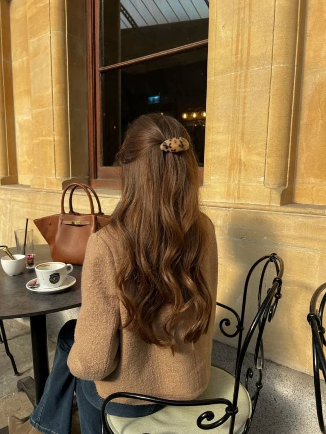 تسريحات شعر طويل مع مشبك 