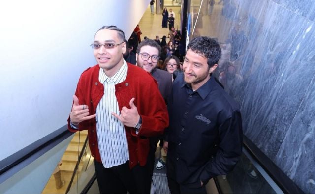 لحظة وصول أحمد مالك ومروان بابلو وميشيل ميلاد الى العرض الخاص للفيلم