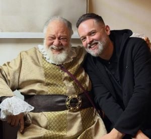 مفاجأة ليحيى الفخراني في يوم ميلاده بكواليس "الملك لير" (فيديو)