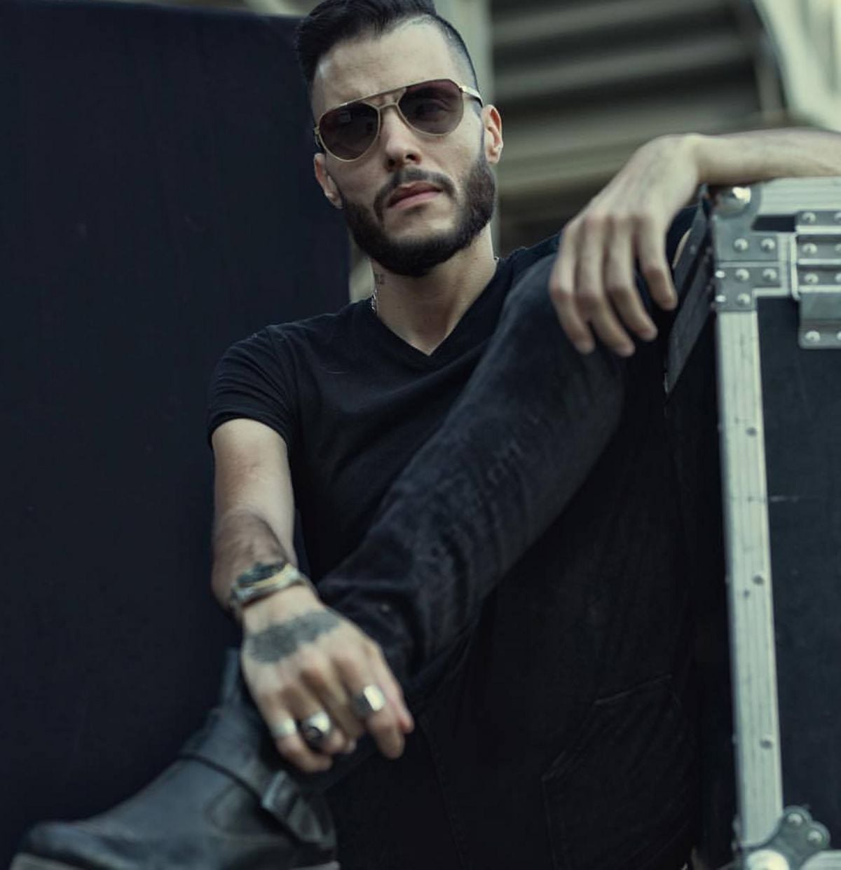  انسحاب الصحافيين من عزاء طليقة أمير عيد بسبب إشارة غير لائقة